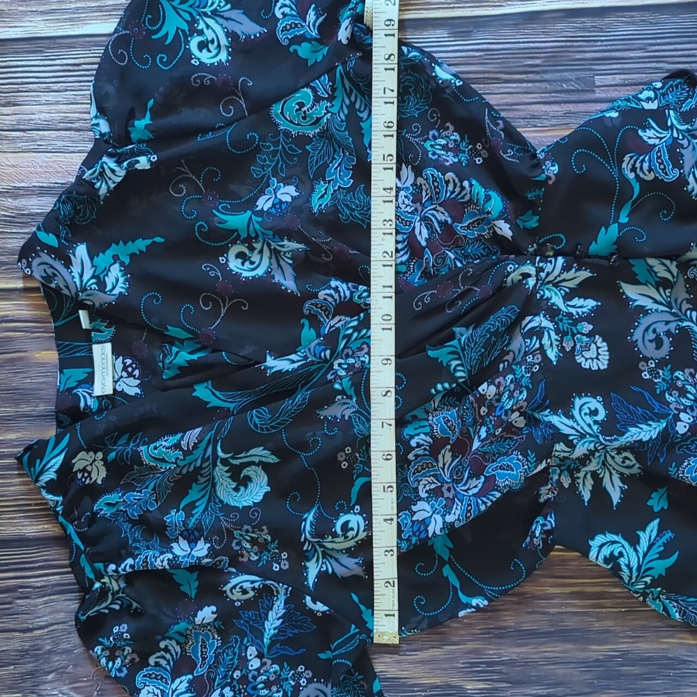 Eva Mendes New York & Company Black and Blue Floral Wrap Blouse Medium - Picture 8 of 10